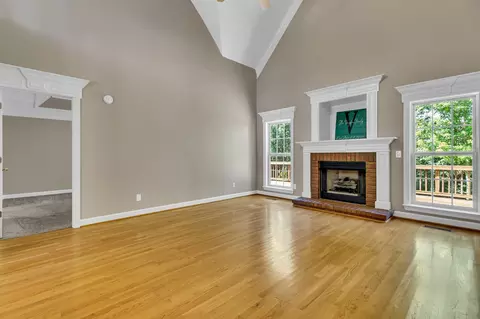 Living - 1115 Ithaca St, Murfreesboro, TN 37130 photo 2 of 4
