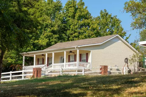 165 Lois Ln, Cumberland City, TN 37050