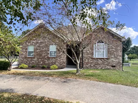 107 Irish Oaks Dr, Portland, TN 37148