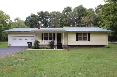 927 N Springs Rd, Red Boiling Springs, TN 37150
