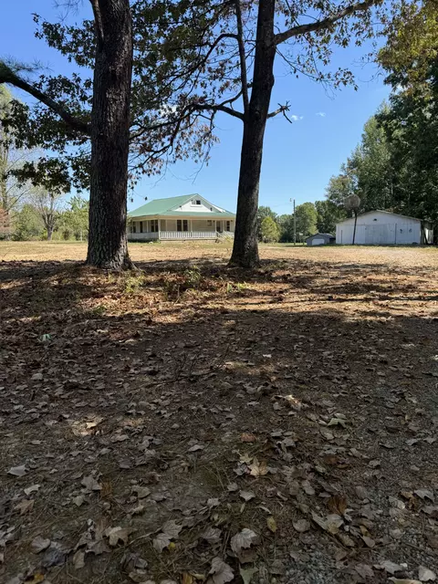 Exterior - 900 Capps Rd, Mcewen, TN 37101 photo 4 of 14
