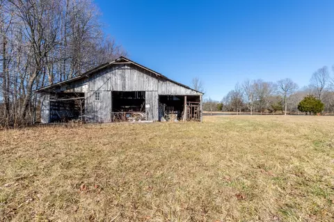 Exterior - 900 Capps Rd, Mcewen, TN 37101 photo 10 of 14