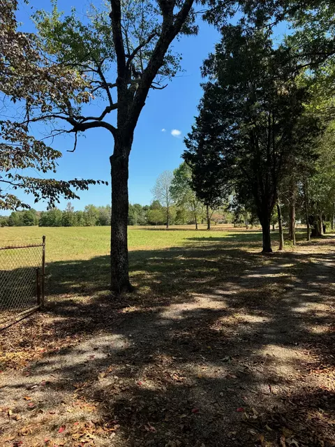 900 Capps Rd, Mcewen, TN 37101