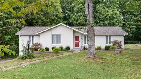 2103 Memorial Dr, Clarksville, TN 37043