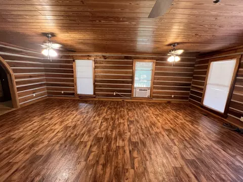 Living - 1139 Finney Rd, Decherd, TN 37324 photo 6 of 8