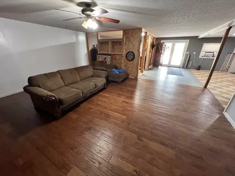 Living - 1139 Finney Rd, Decherd, TN 37324 photo 5 of 8