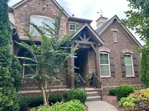 1025 Vista Ct, Hendersonville, TN 37075
