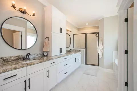 Bath - 201 Star Pointer Way, Spring Hill, TN 37174 photo 1 of 5