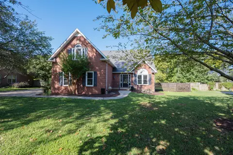 321 Royal Glen Blvd, Murfreesboro, TN 37128