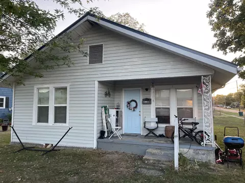 300 S Oak St, Hohenwald, TN 38462