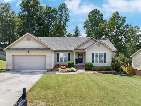 1004 Falcon Run Dr, Soddy Daisy, TN 37379