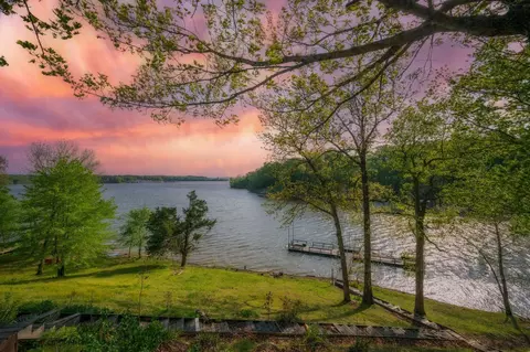 175 Mallard Point Cir #4 & 5, Camden, TN 38320