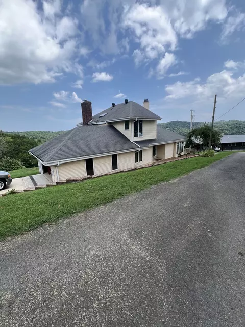 207 Roberts Loop, Celina, TN 38551 photo 4