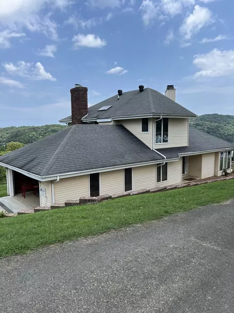 207 Roberts Loop, Celina, TN 38551 photo 3
