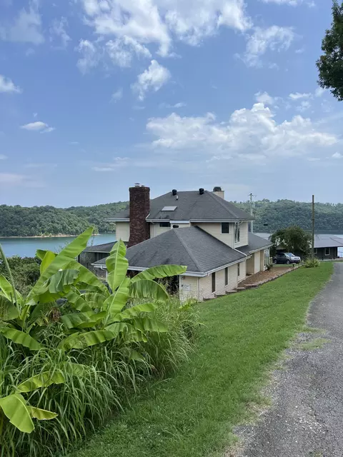 207 Roberts Loop, Celina, TN 38551 photo 2
