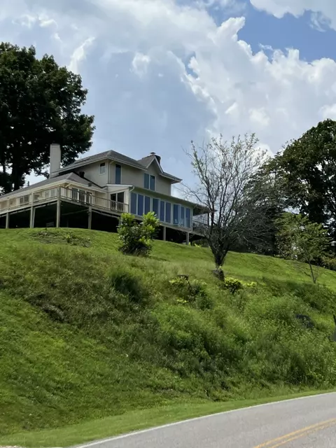 207 Roberts Loop, Celina, TN 38551