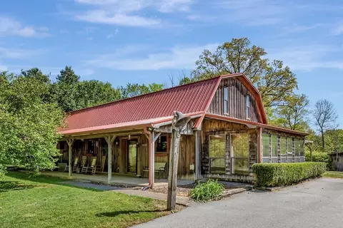 372 Lee Rd, Cottontown, TN 37048