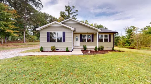 826 Hooper Rd, Charlotte, TN 37036