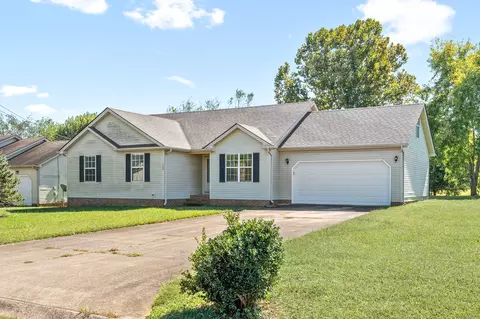 169 Man O War Dr, Oak Grove, KY 42262