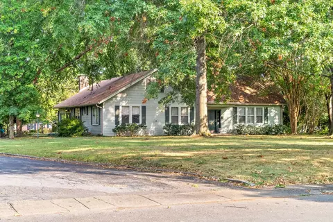 2724 Clinton Cir, Hopkinsville, KY 42240