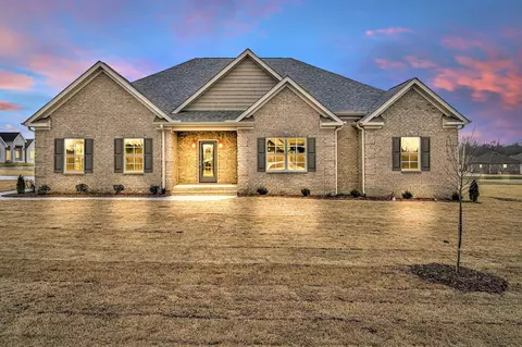 6 Ivy Dr, Fayetteville, TN 37334