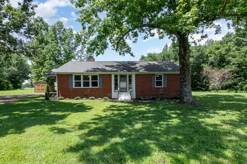 2686 Liverpool Rd, Woodlawn, TN 37191