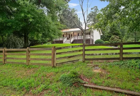 5851 Henry Rd, Harrison, TN 37341