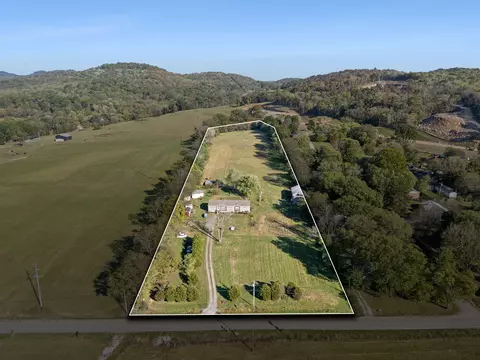 1465 Lock Six Rd, Hartsville, TN 37074