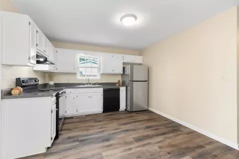 Kitchen - 4954 Jacksboro Rd, Morrison, TN 37357 photo 2 of 3