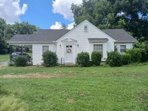 1110 S High St, Trenton, TN 38382