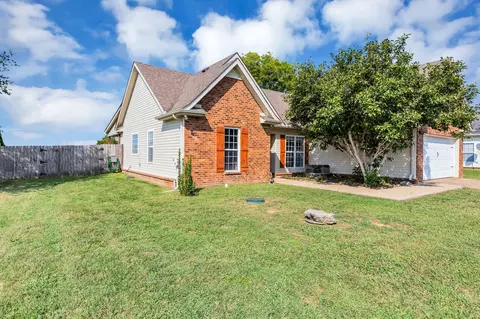 112 Emma Ct, Murfreesboro, TN 37128