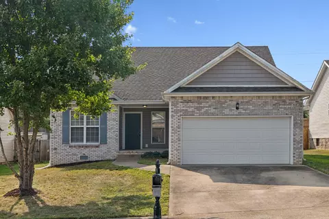 3475 Oak Creek Dr, Clarksville, TN 37040