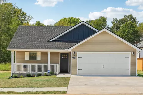 1404 Fredrick Dr, Clarksville, TN 37042