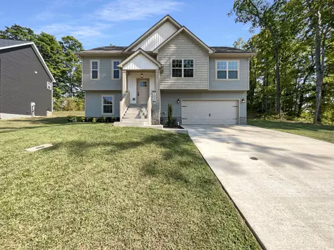 1301 Sussex Dr, Clarksville, TN 37042