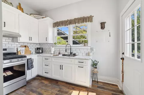 Kitchen - 567 Highway 50, Centerville, TN 37033 photo 2 of 3