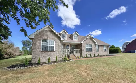 1007 Somerville Dr, Cottontown, TN 37048