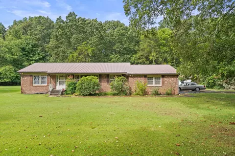 389 Taylor Rd, Estill Springs, TN 37330