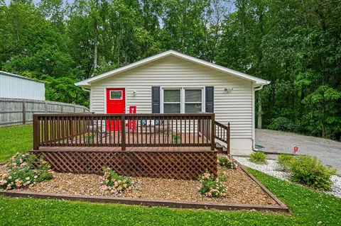 389 Ponder Rd, Smithville, TN 37166