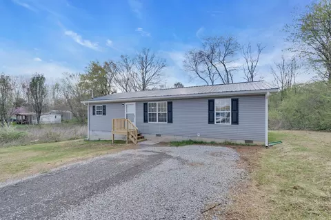 82 N B St, Hillsboro, TN 37342