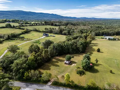 281 Turner Rd, Crossville, TN 38555