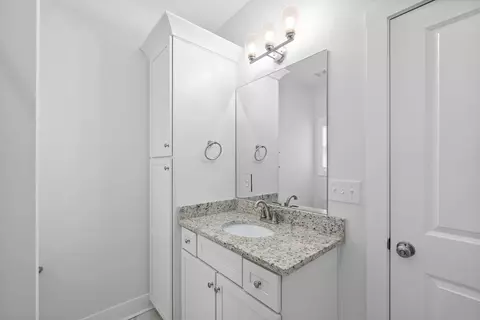Bath - 665 Centre St, Pleasant View, TN 37146 photo 5 of 5