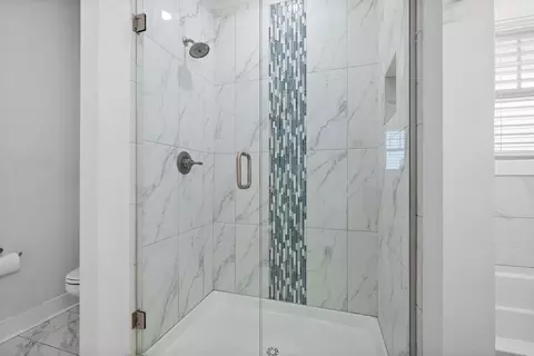 Bath - 665 Centre St, Pleasant View, TN 37146 photo 3 of 5