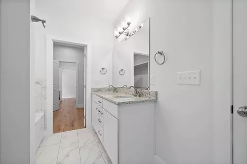 Bath - 665 Centre St, Pleasant View, TN 37146 photo 1 of 5
