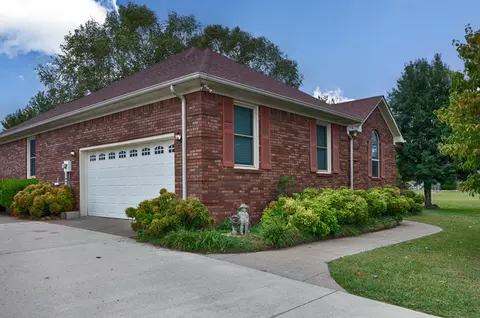 14 Jonathan Dr, Fayetteville, TN 37334