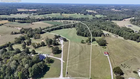 4 Akersville Rd, Lafayette, TN 37083