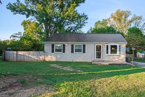 324 Wayside Dr, Hopkinsville, KY 42240