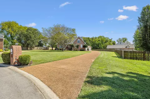 1028 Dickens Dr, Mount Juliet, TN 37122