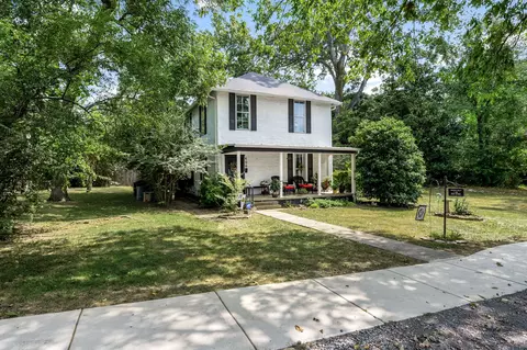 406 NE Atlantic St, Tullahoma, TN 37388