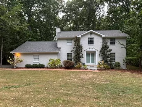 804 W Crown Point Rd, Signal Mountain, TN 37377