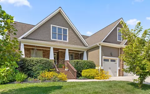 890 Deer Valley Dr, Hixson, TN 37343